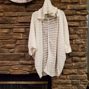 WHITE DOLMAN SLEEVE HOODED  SWEATER SZ LARGE